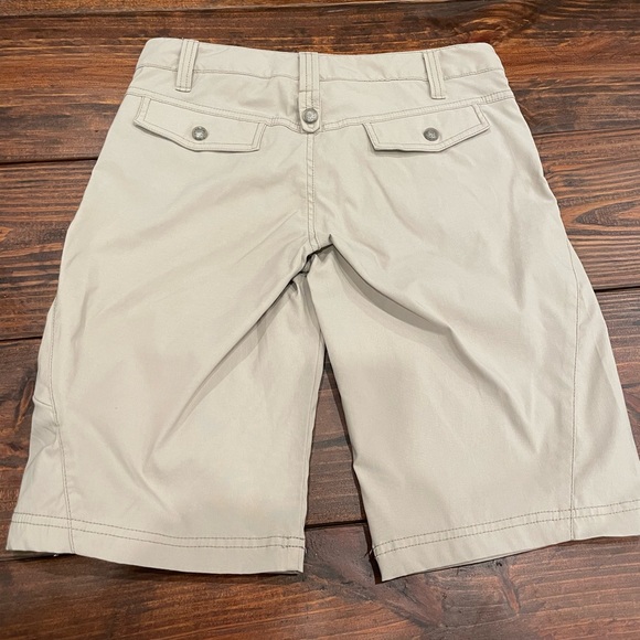 ATHLETA BERMUDA HIKING CARGO SHORTS, Women's, Sz. 2 khaki - Picture 2 of 5
